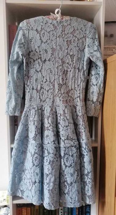 Sukienka z błękitnej koronki MANIFIQ & CO.