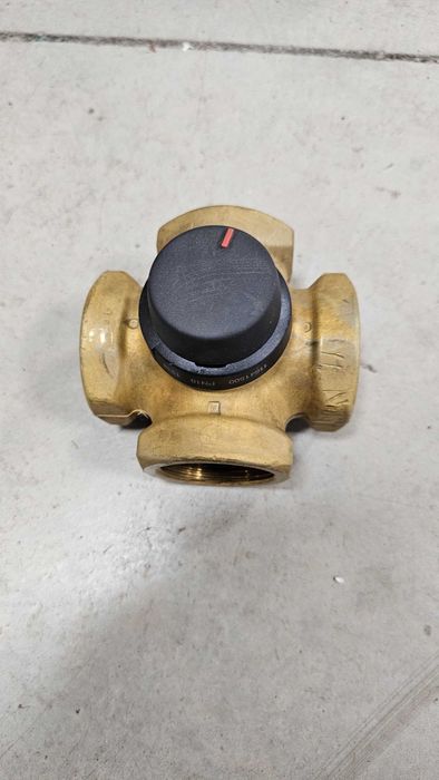 Zawór mieszający 4-drożny ESBE 6/4', PN 10, VRG 141