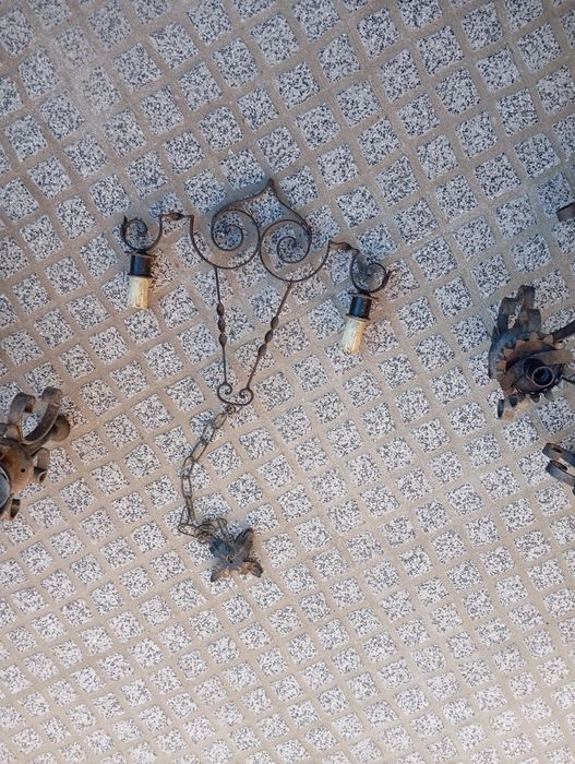 Candeeiros antigos em ferro .são três