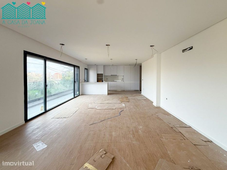Apartamento T3 com Lugares de Garagem em Esgueira