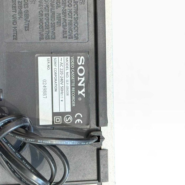 Videogravador VHS Sony SLV-SE620B — Hi-Fi Stereo com Comando