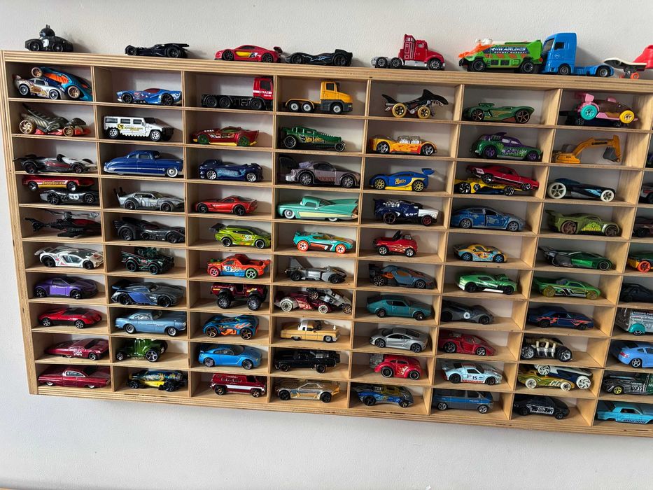 Półka na hot wheels + samochodziki