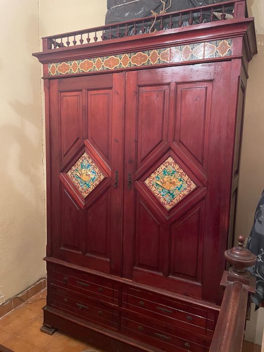Roupeiro/comoda/ e cama