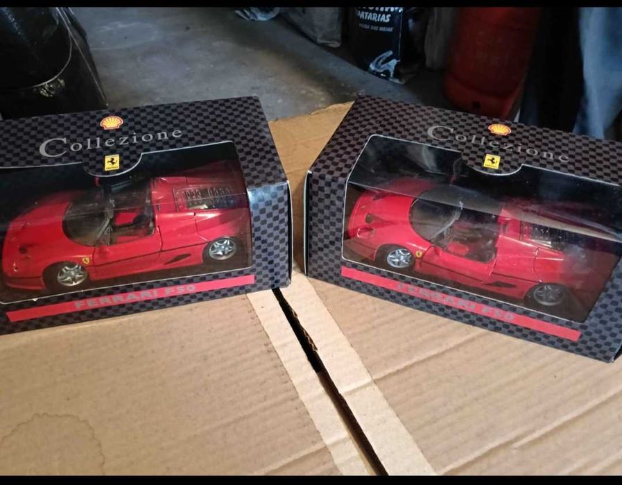 Carros de coleção da Porsche e da Ferrari