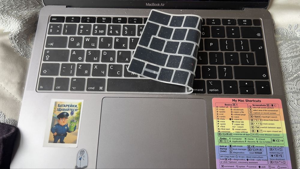 Продам mac book air 2018