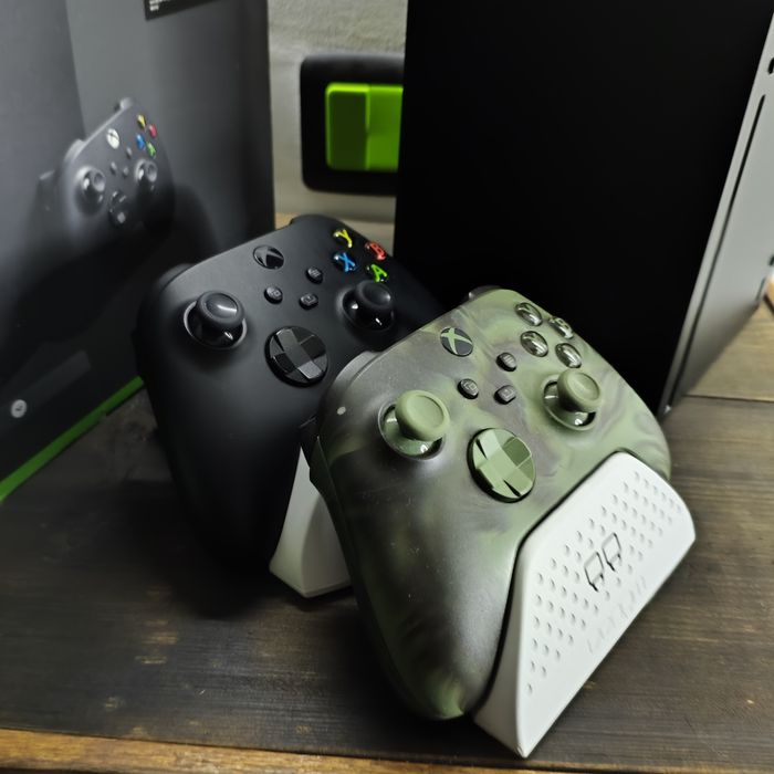 Xbox Series X 1TB – Como Nova + 2 Comandos (Edição Especial Nocturnal