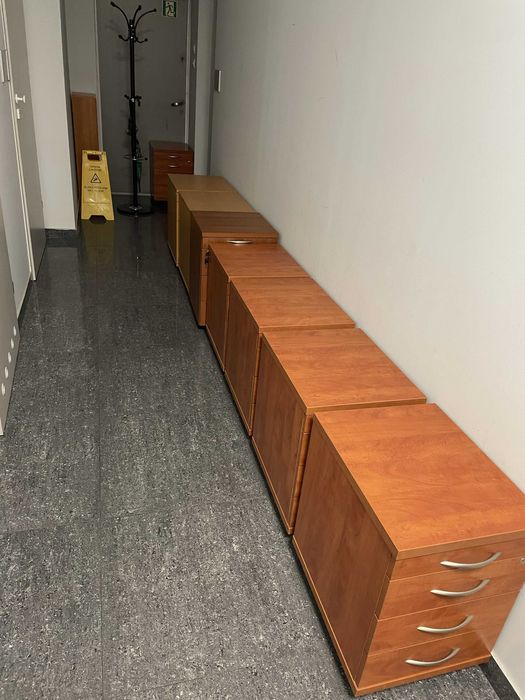 Sprzedam kontenerki biurowe