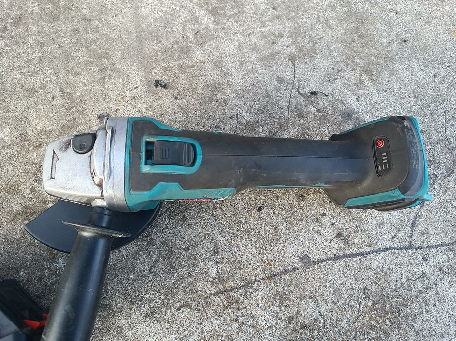 Акумуляторна болгарка Bosch