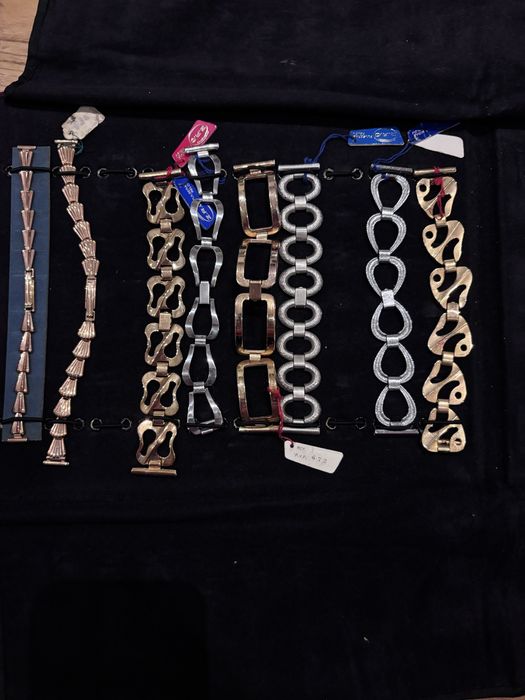 Braceletes relogio dourada ou prateada marca ZRC