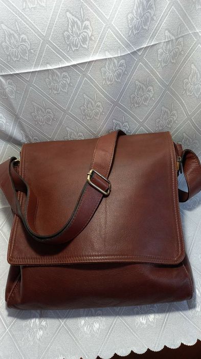 Кожаная    сумка .