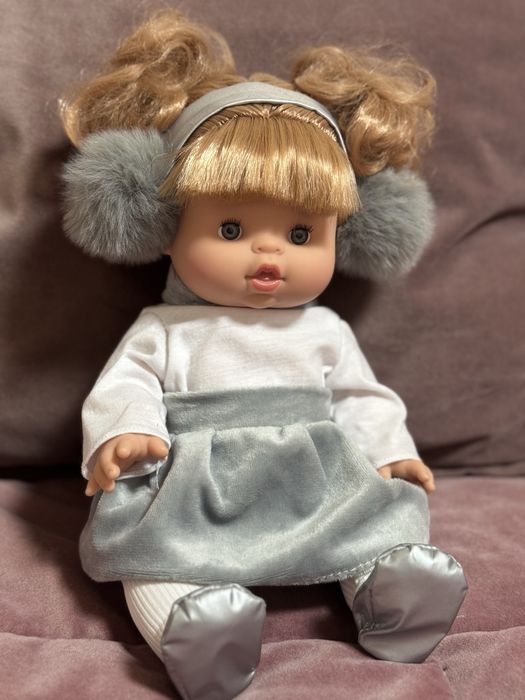 Лялька з навушниками