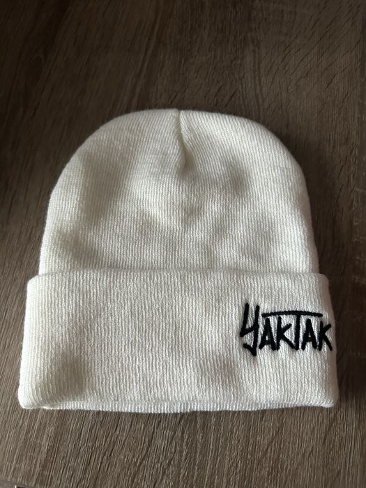 Біла шапка Yaktak