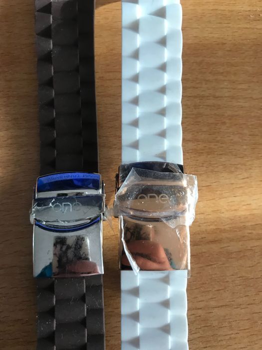 Bracelete branca relógio One Glamour