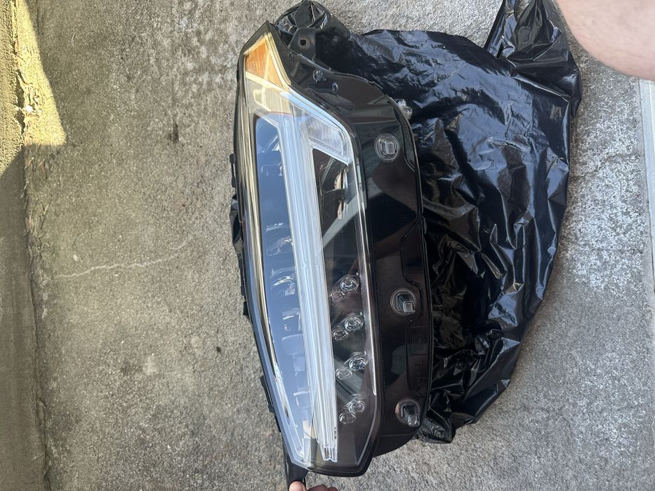 Volvo XC90 Lampa przednia