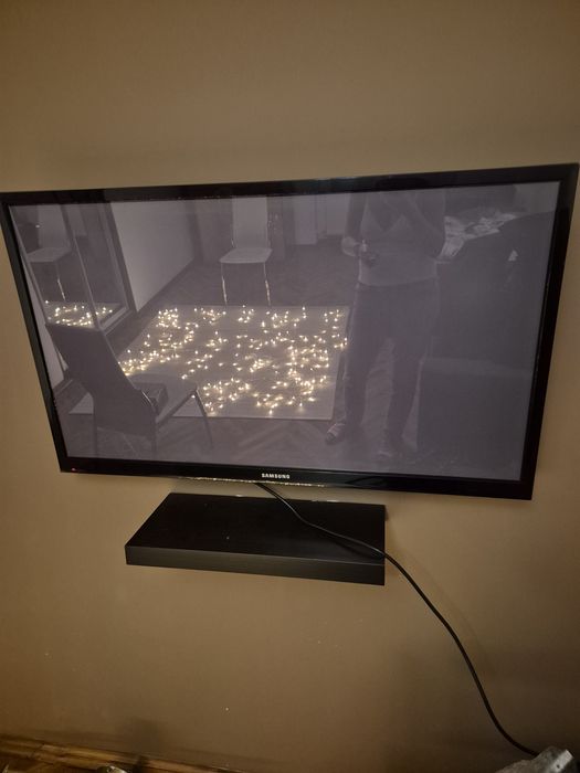 Telewizor 51" Plazmowy SAMSUNG PS51E450 z uchwytem