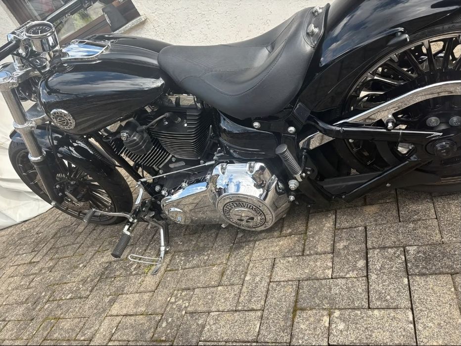 HARLEY Davidson Breakout