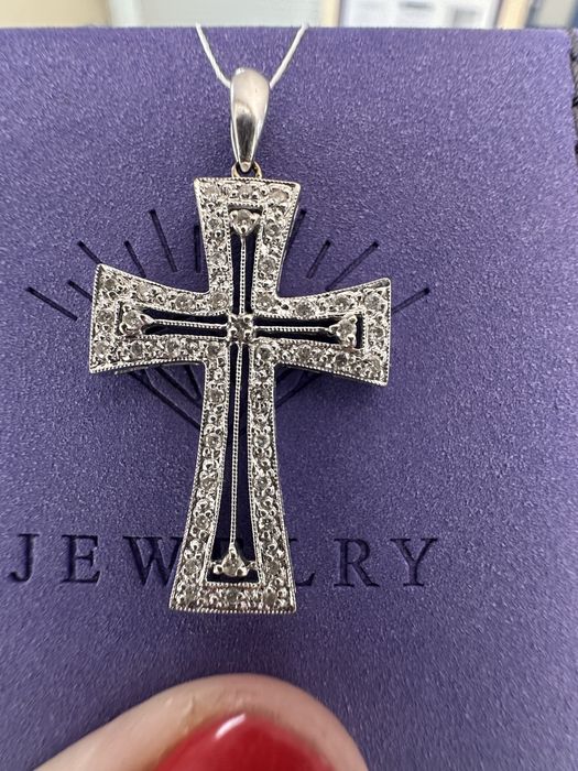 Золотой крестик с бриллиантами