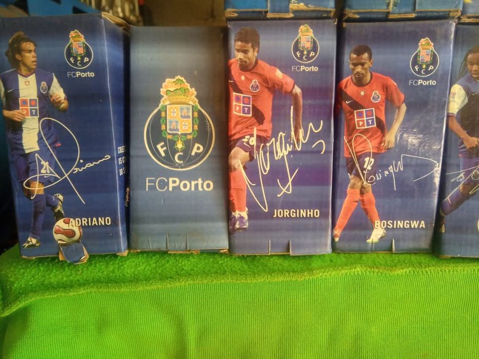 Copos com os nomes dos jogadores