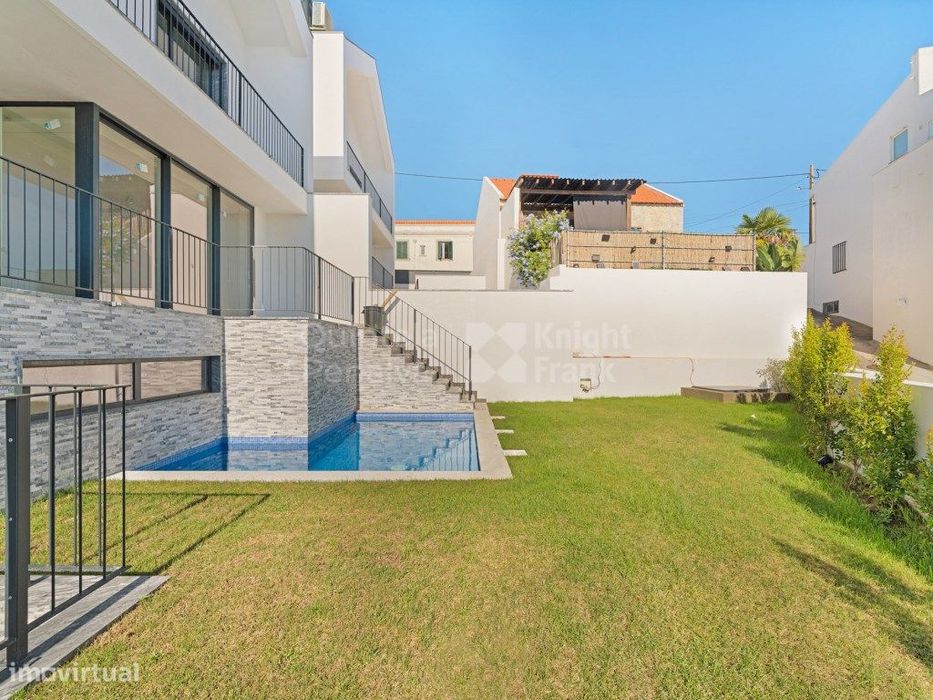 Moradia T4 com piscina e jardim na Amoreira, Cascais