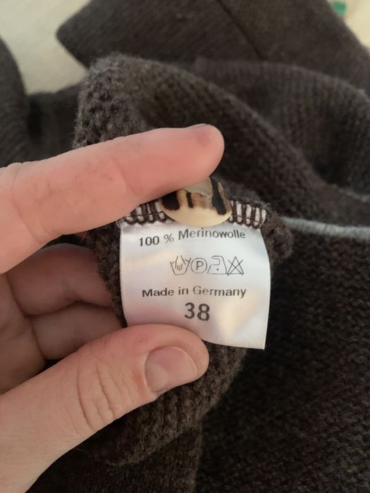 Кофта з 100% шерсті, німецького виробника, з унікальними гудзиками.