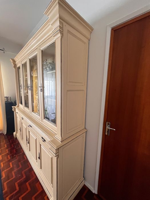Cristaleira wenge (pintado branco)