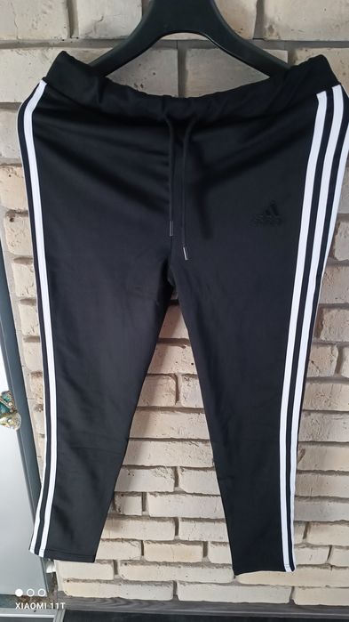Damski dres Adidas.