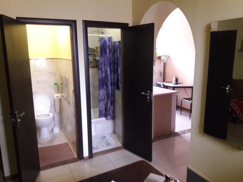 НОМЕР с удобствами в ХОСТЕЛЕ  Подобово в Киеве