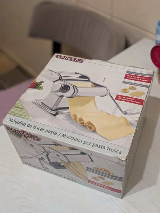 Машинка для приготування пасти