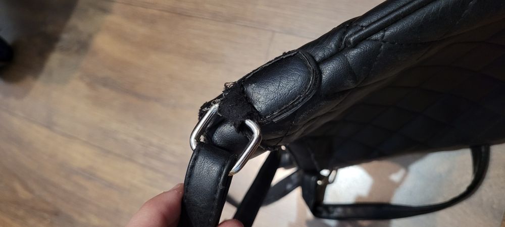 Czarna torebka tanio