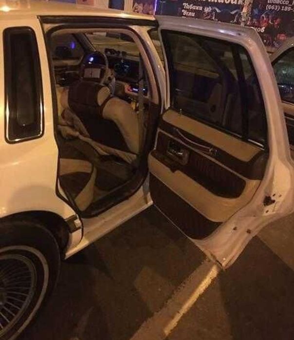 Lincoln  town car