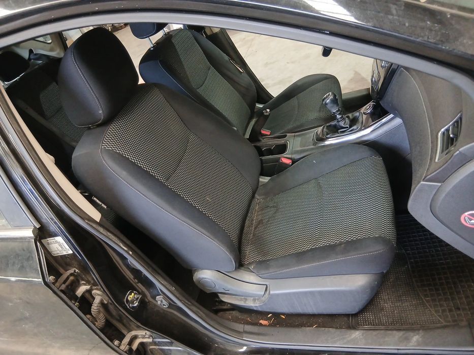 Banco frente direito NISSAN Pulsar Hatchback (C13)