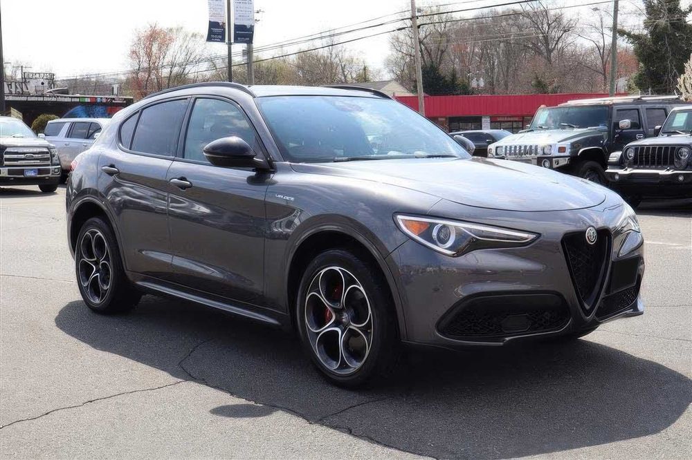 Alfa Romeo Stelvio Veloce      2023