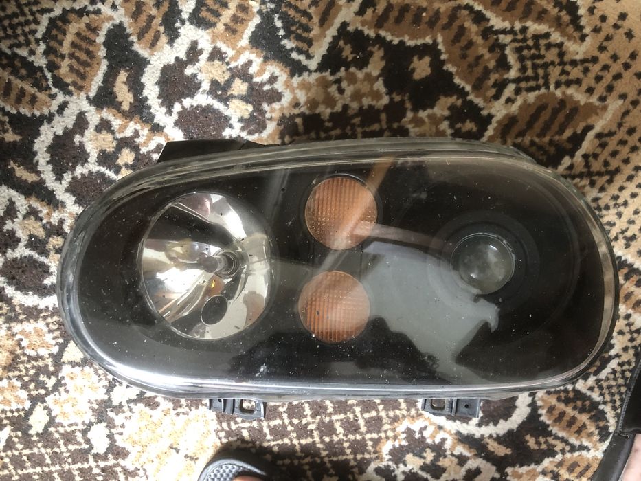 Фара гольф 4 r32