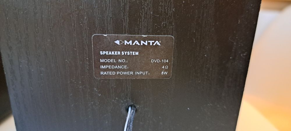 Wieża Manta z ekranem DVD