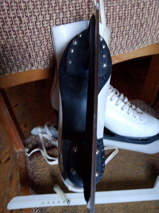 Коньки ковзани Botas длина стельки 23 см в отличном состоянии