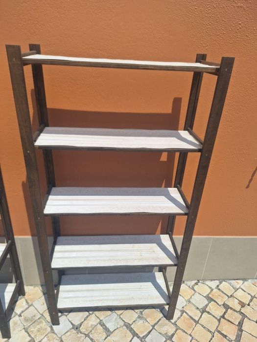 Estante de madeira - 2