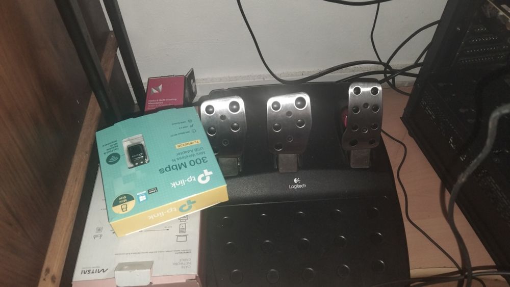 Vendo volante Logitech g27 ou troco por iPhone