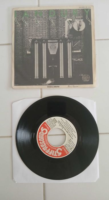 IAN DURY And The Blockheads
- vinil