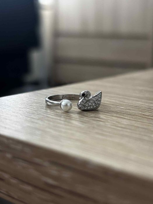 Pierścionek Swarovski – Łabędź z Perłą