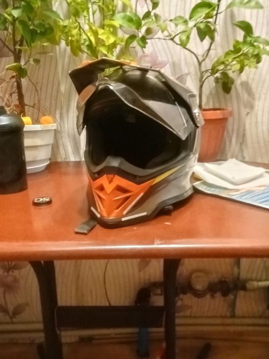 Продам шолом Мдуро Yamaha б.у