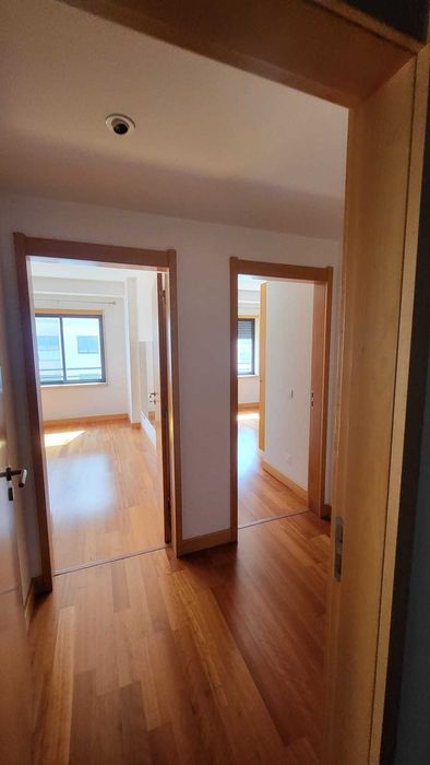 Excelente Apartamento T2 com dois parqueamentos, arrecadação, Alto dos Moinhos, São Domingos de Benfica, Lisboa.