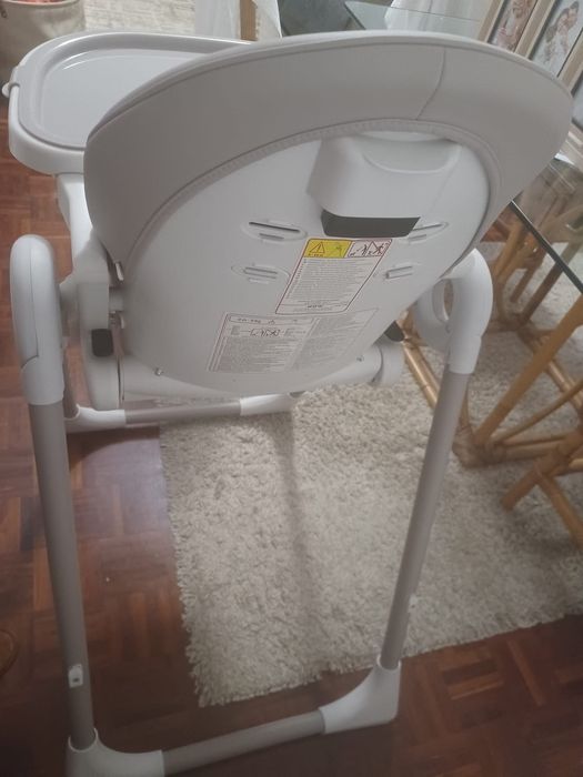Cadeira de refeição para bebé