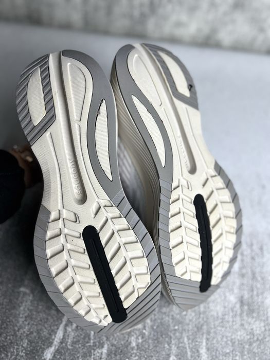 Кросівки чоловічі Saucony Endorphin Shift 3 48(31)