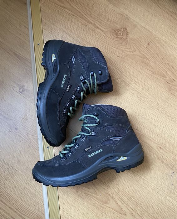 Черевики LOWA Gore -Tex ботинки Lowa трекінгові