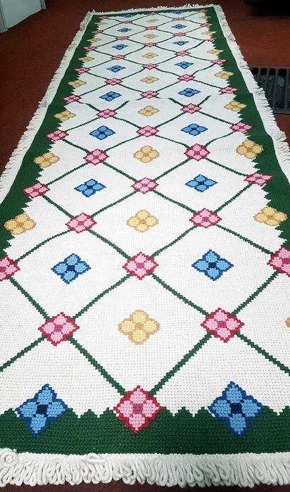 Carpete de arraiolos feita à mão