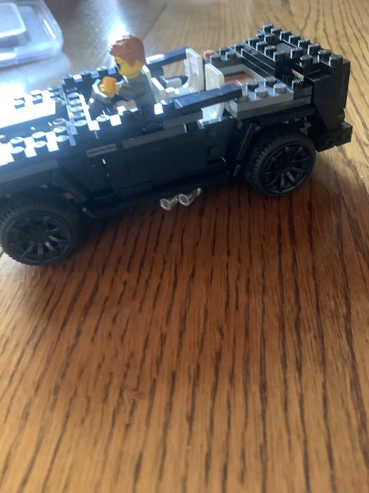 Продам  кузовні деталі кому що потрібно