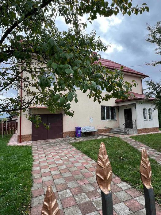 Продається затишний будинок у Крихівцях