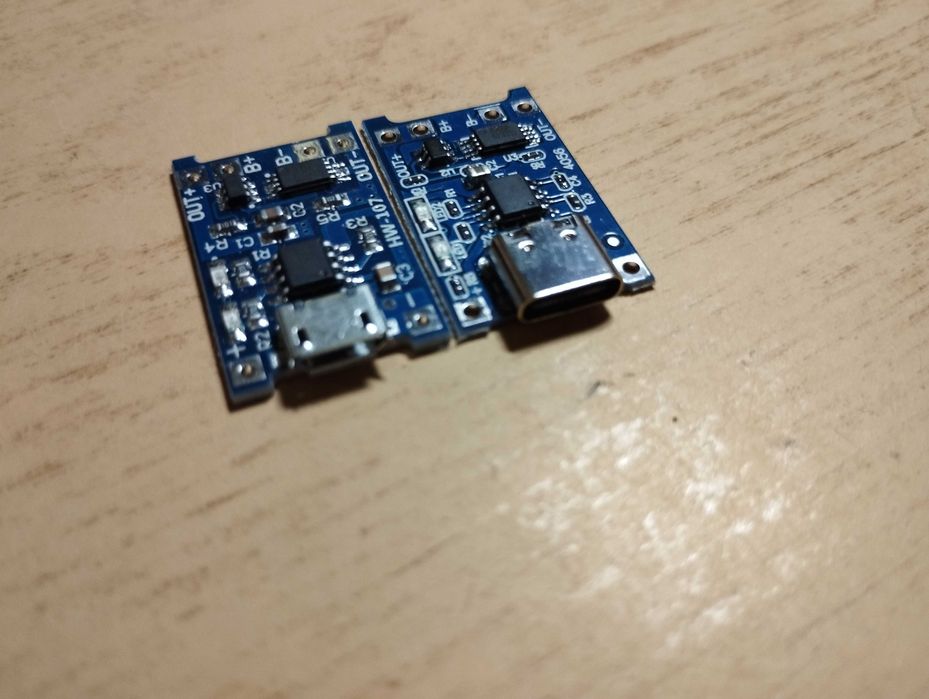 Плата модуль зарядки літієвих акумуляторів 18650 4.2В 1А