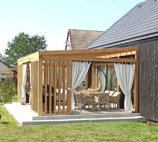 Tarasy drewniane - żaluzje otwierane shutters - zadaszenia tarasów