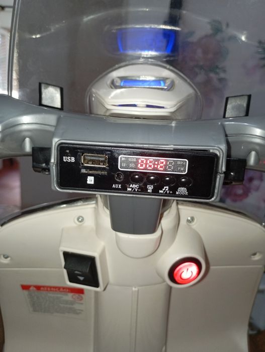 Mini vespa elétrica para criança com sistema de som melhor
